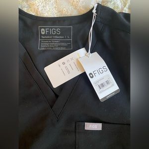 Figs black woman’s Catarina one pocket black scrub top. Size large. Tags